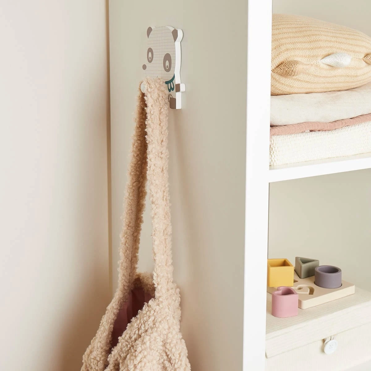 Bieco Spielwaren Kindergarderobe Panda In Weiß - Image 10