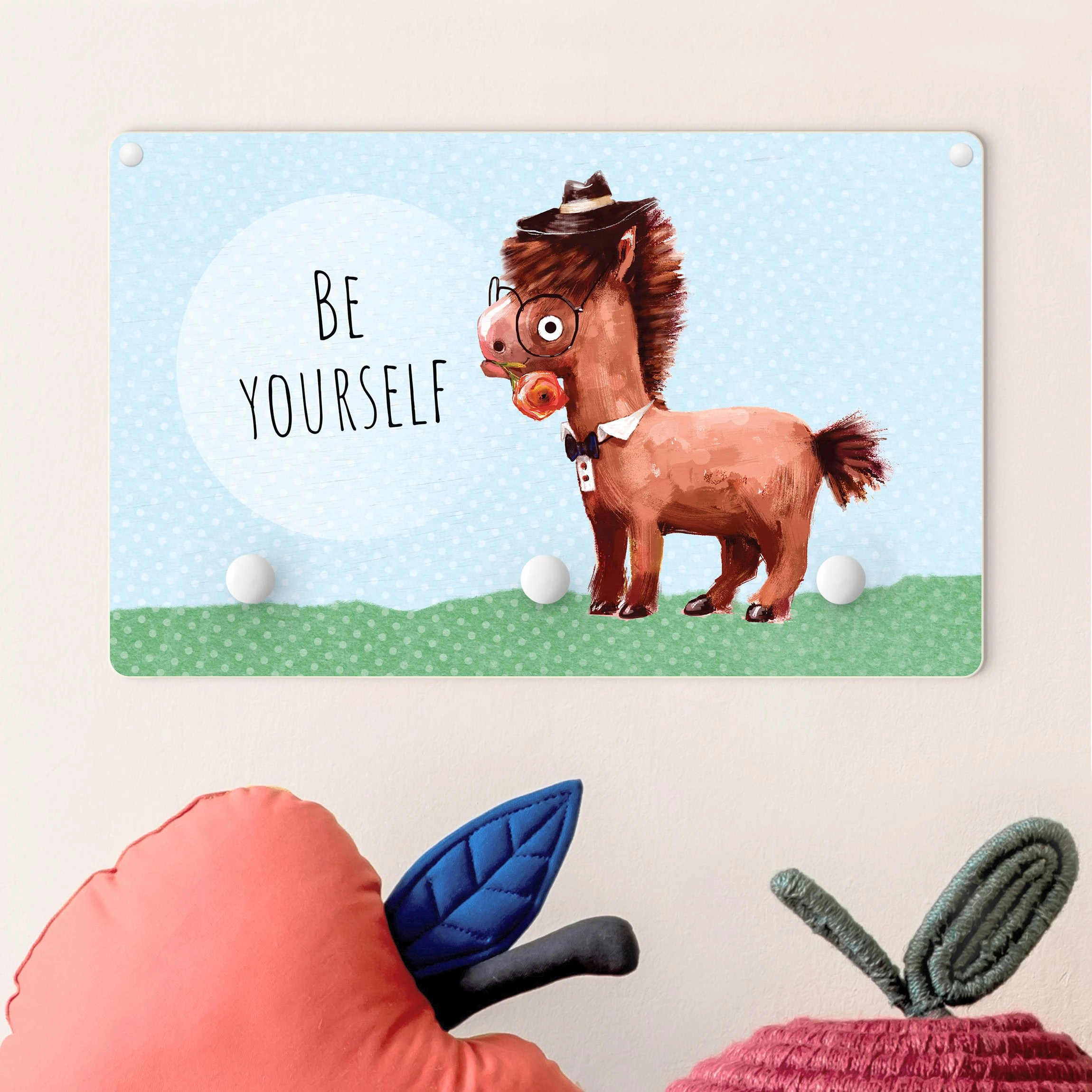 WallArt Kindergarderobe Holz - Bebrilltes Pony Mit Spruch Be Yourself In Blau - Image 2