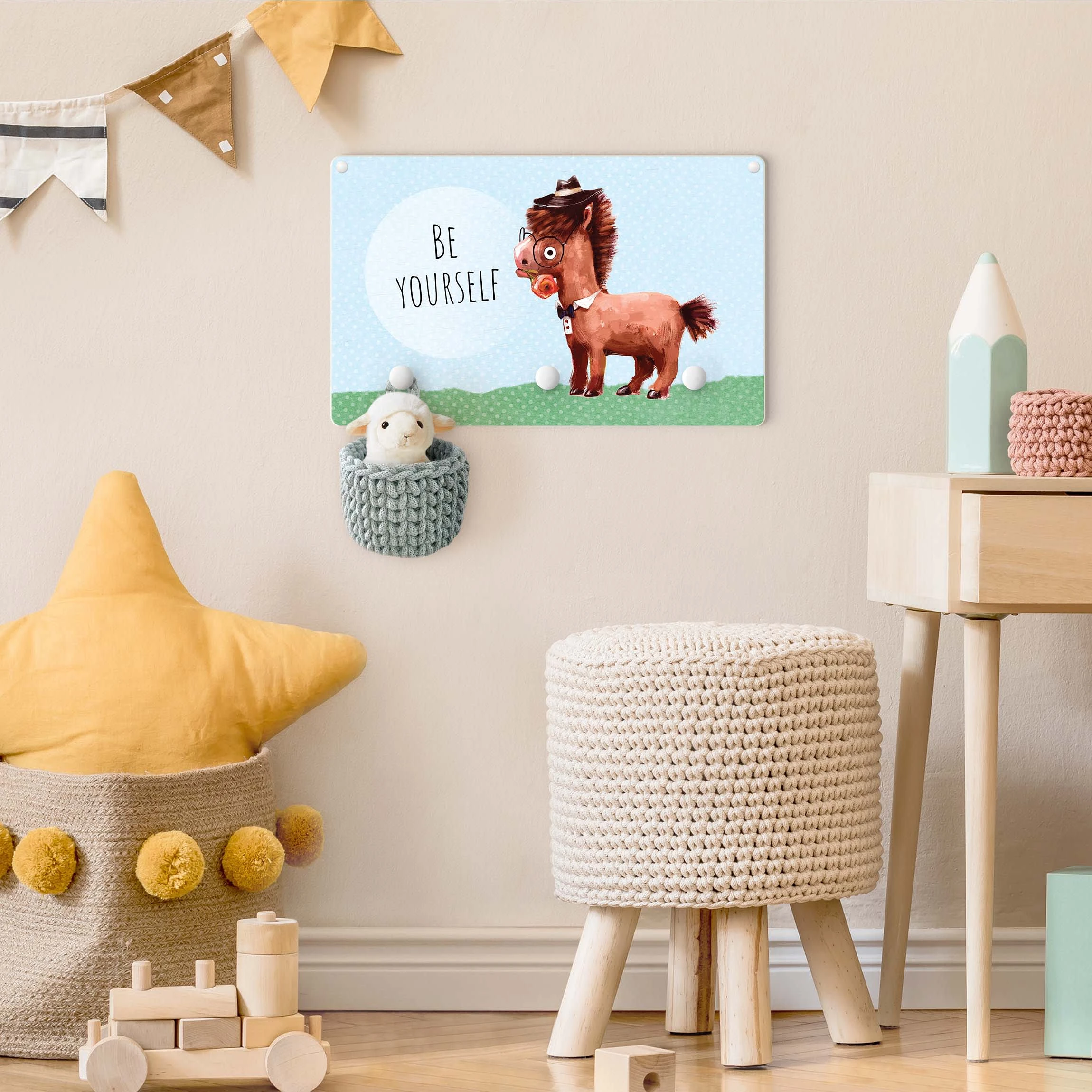 WallArt Kindergarderobe Holz - Bebrilltes Pony Mit Spruch Be Yourself In Blau - Image 4