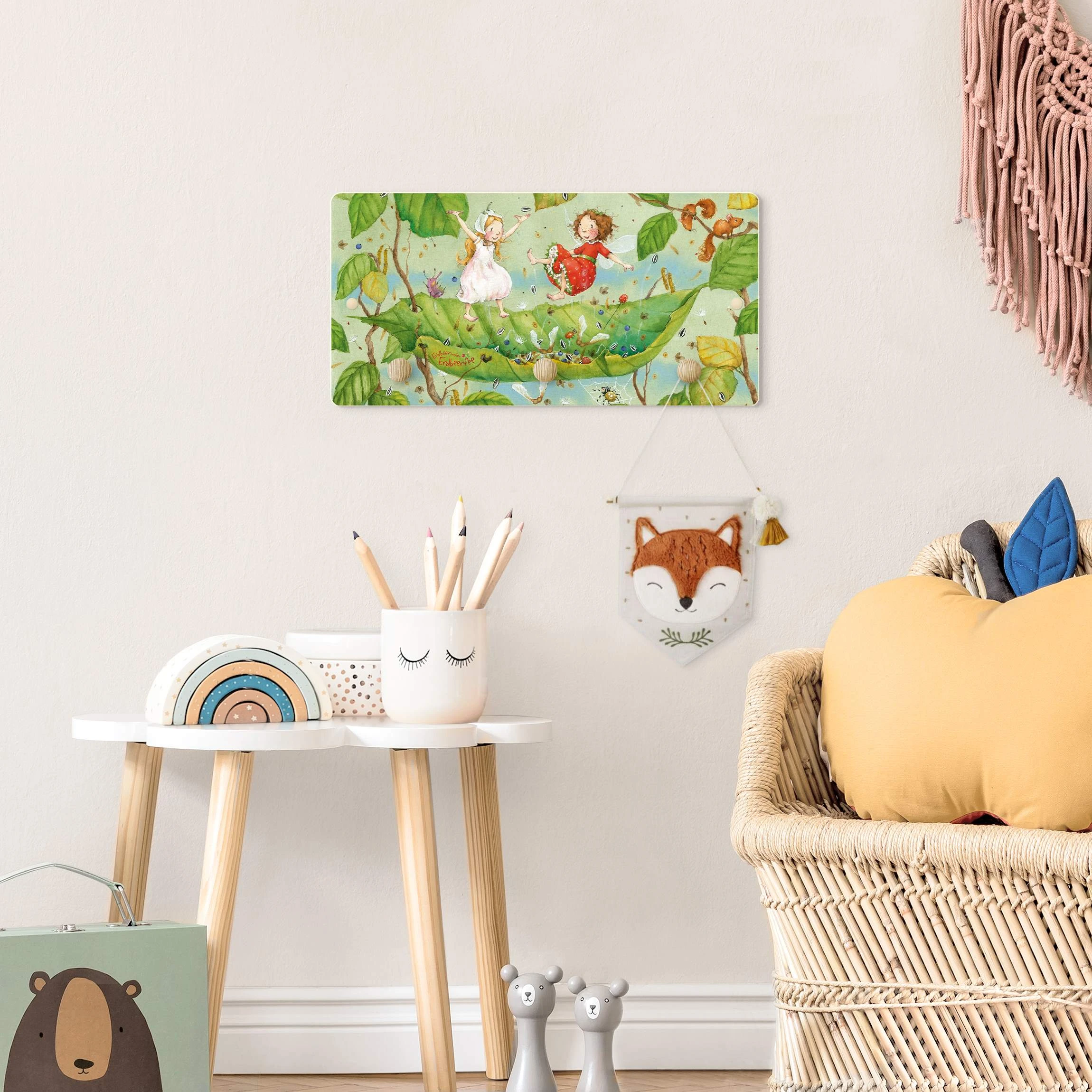 WallArt Kindergarderobe Holz - Erdbeerinchen Erdbeerfee - Trampolin In Grün - Image 3