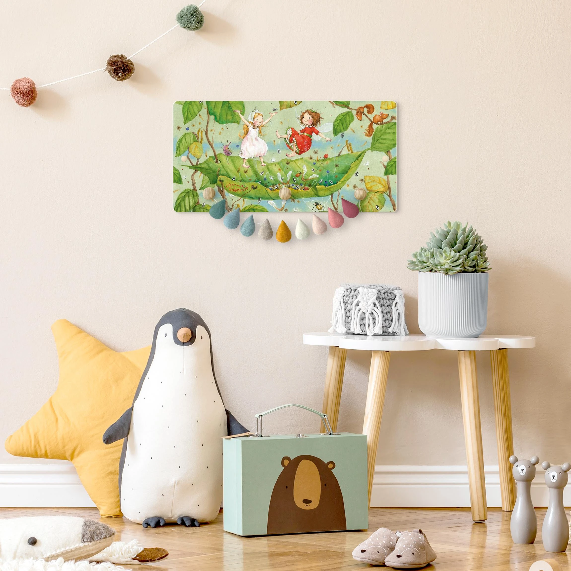 WallArt Kindergarderobe Holz - Erdbeerinchen Erdbeerfee - Trampolin In Grün - Image 4