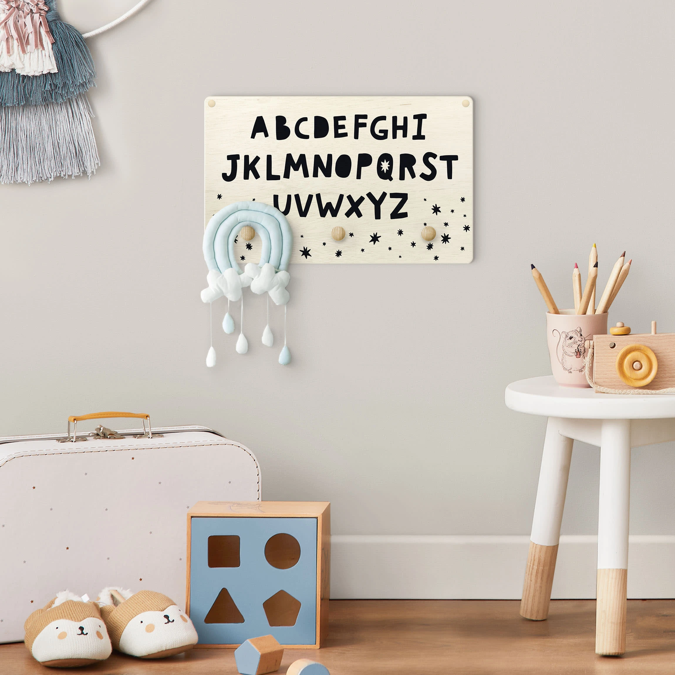 WallArt Kindergarderobe Holz - Großes Alphabet Mit Sternen Schwarz In Schwarz - Image 4