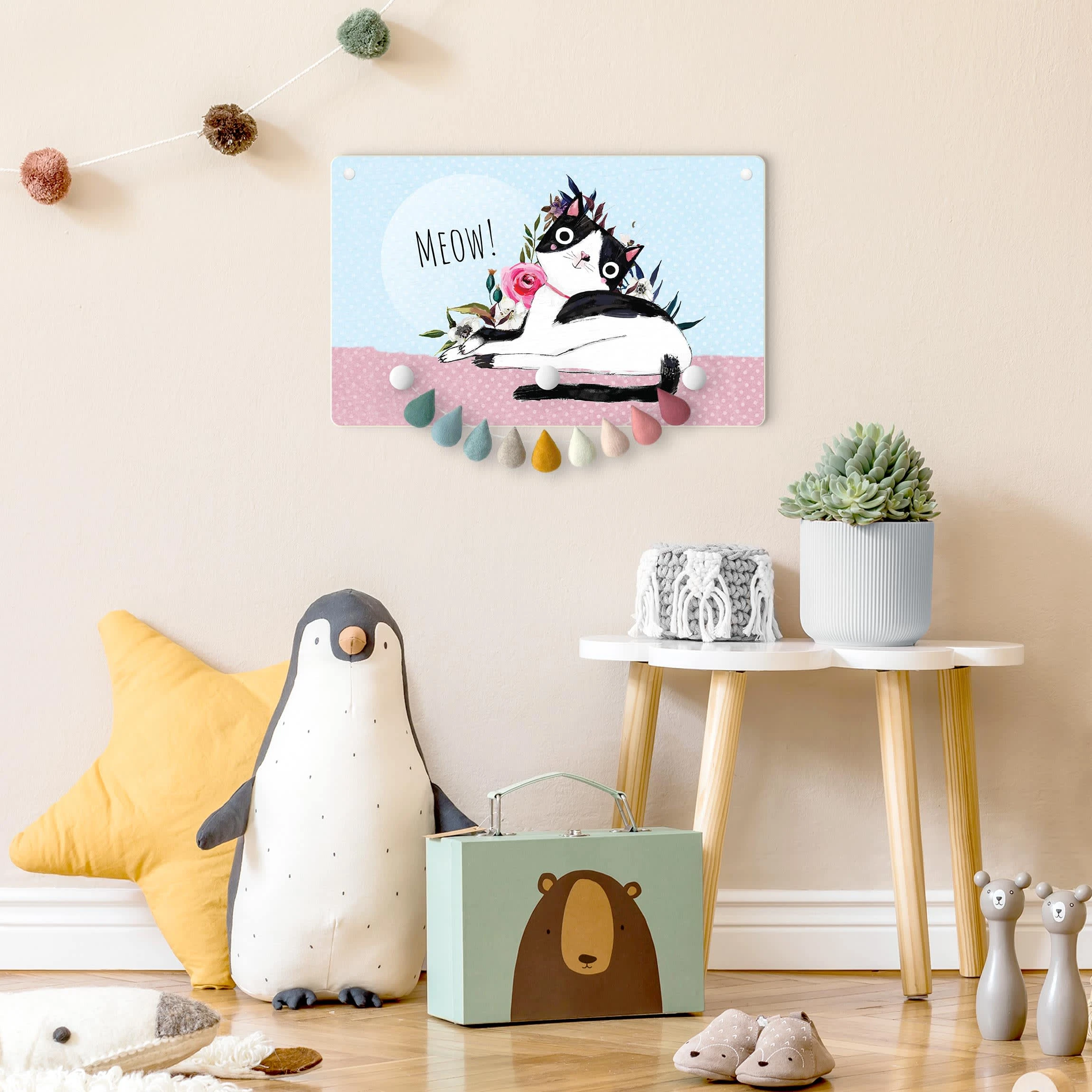 WallArt Kindergarderobe Holz - Zufriedenes Kätzchen Mit Spruch Meow In Bunt – Bild 4